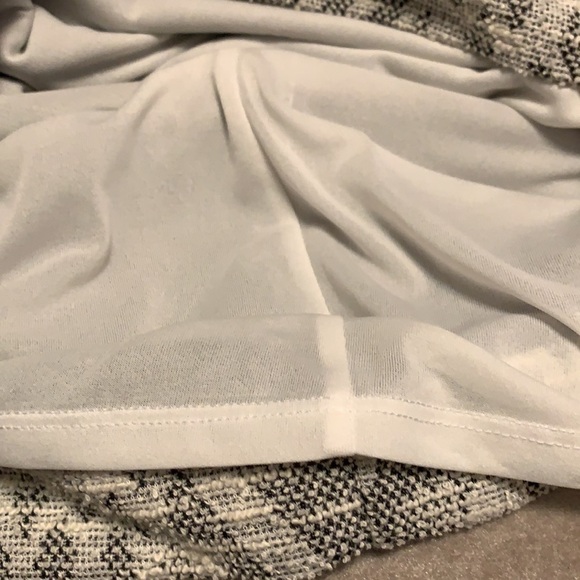 Ann Taylor white/ black fully lined stretchy skirt - Picture 8 of 10